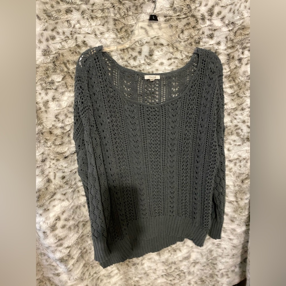 green long sleeve sweater